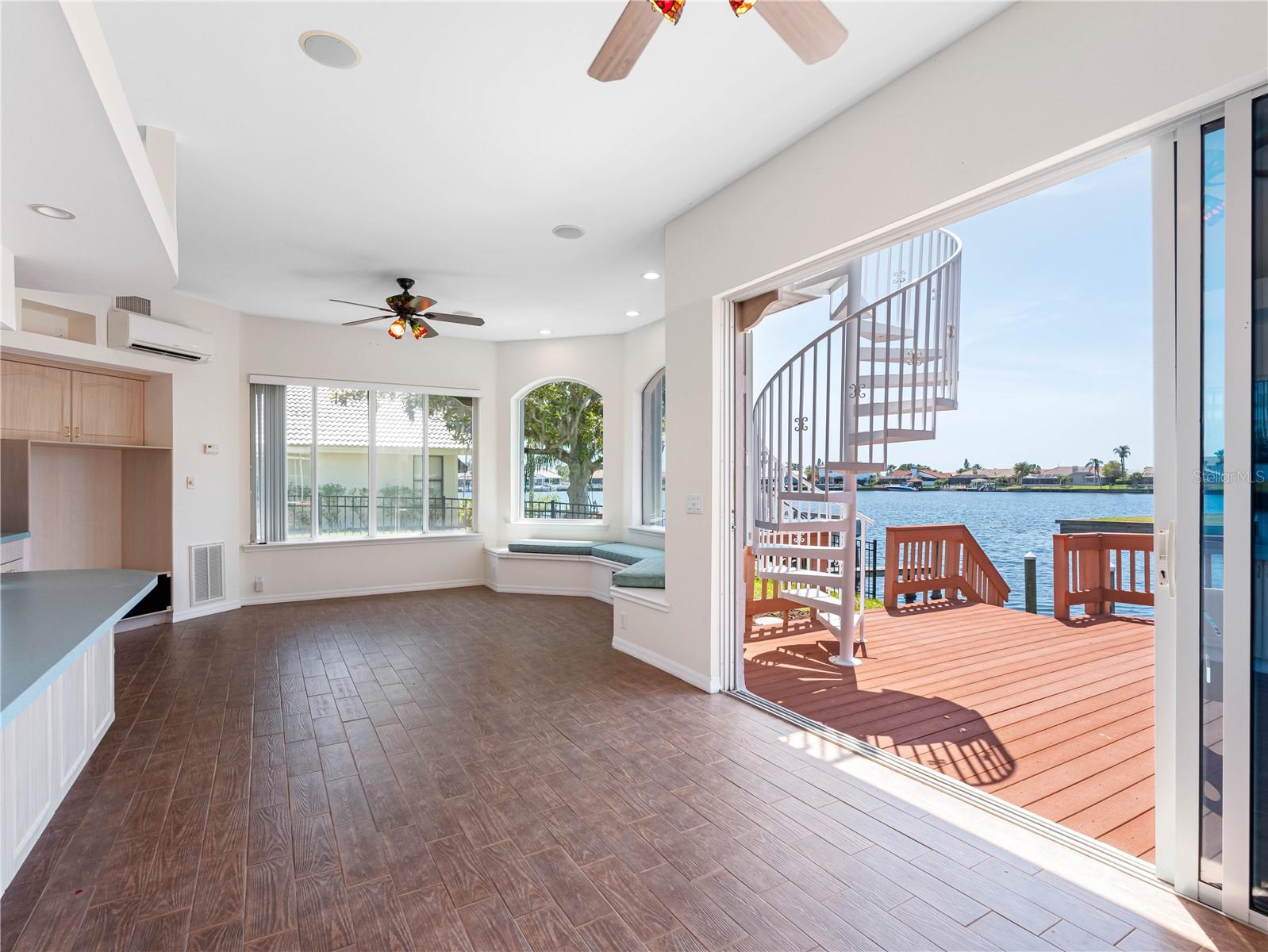 Large bonus room perfect for entertainment