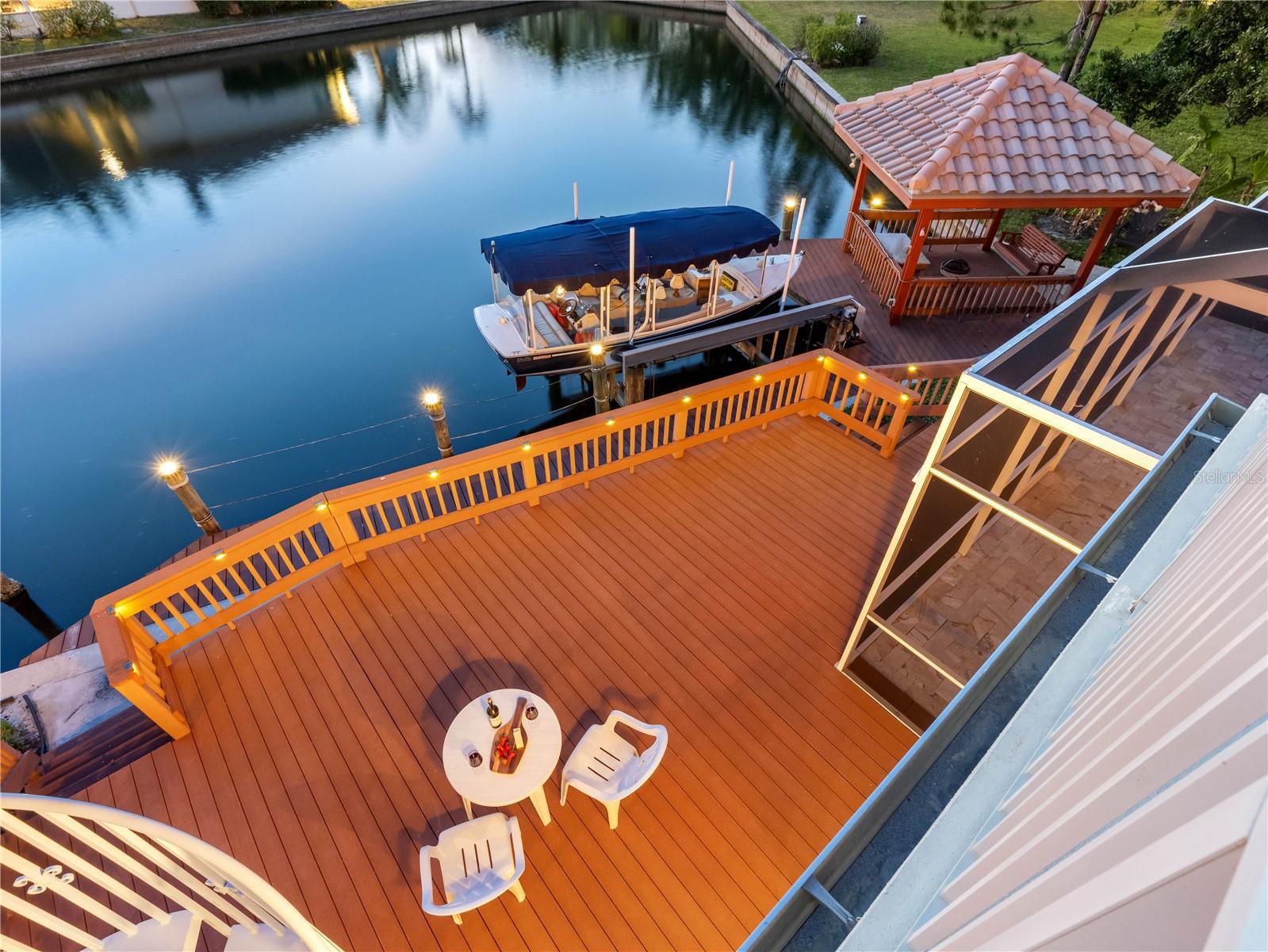 View of the lower deck from the rooftop