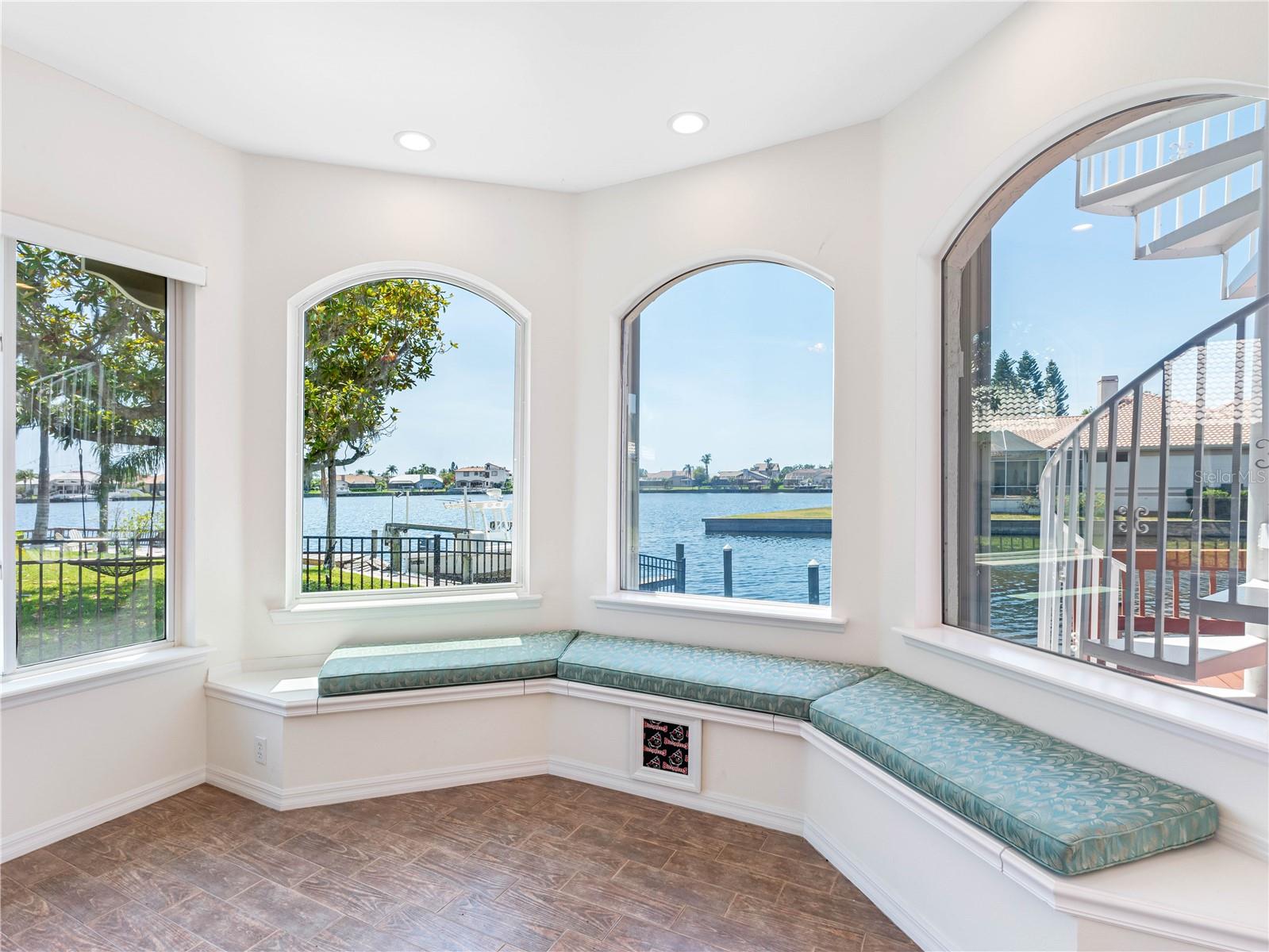 Sitting area in entertainment room