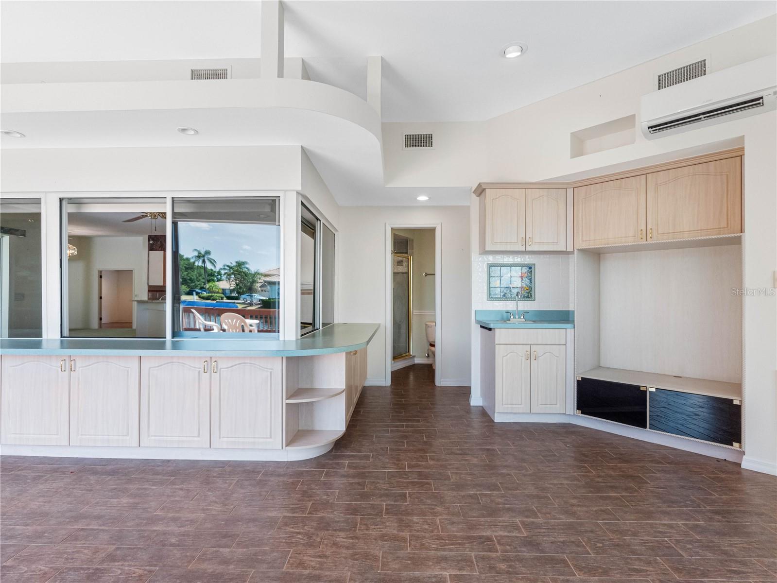 Large entertainment room with full bath