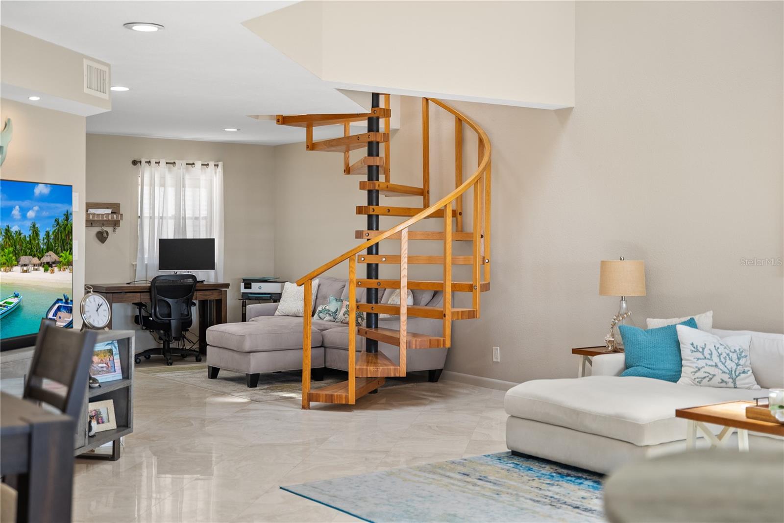 Let's check out the upstairs