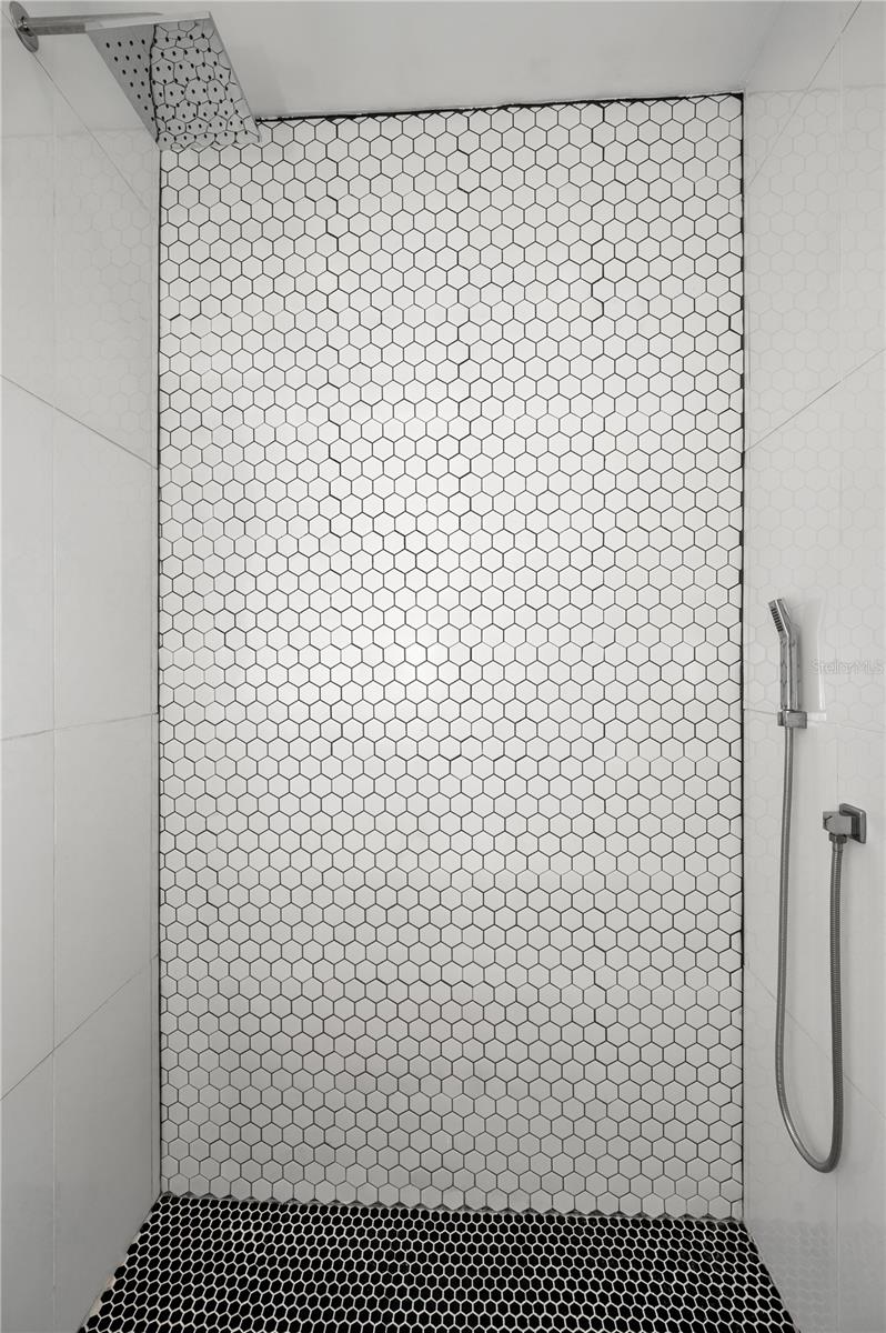 Bathroom 2 with shower
