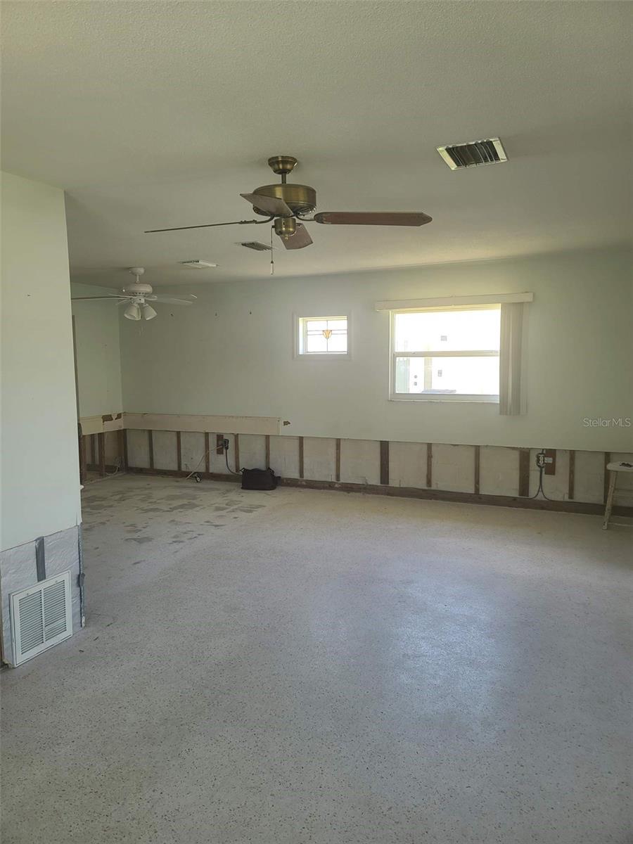 Large Great Room/Family Room