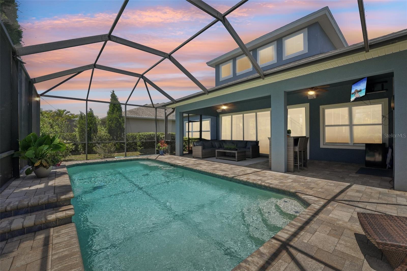 ENJOY YOUR SUMMER NIGHTS OUT HERE!