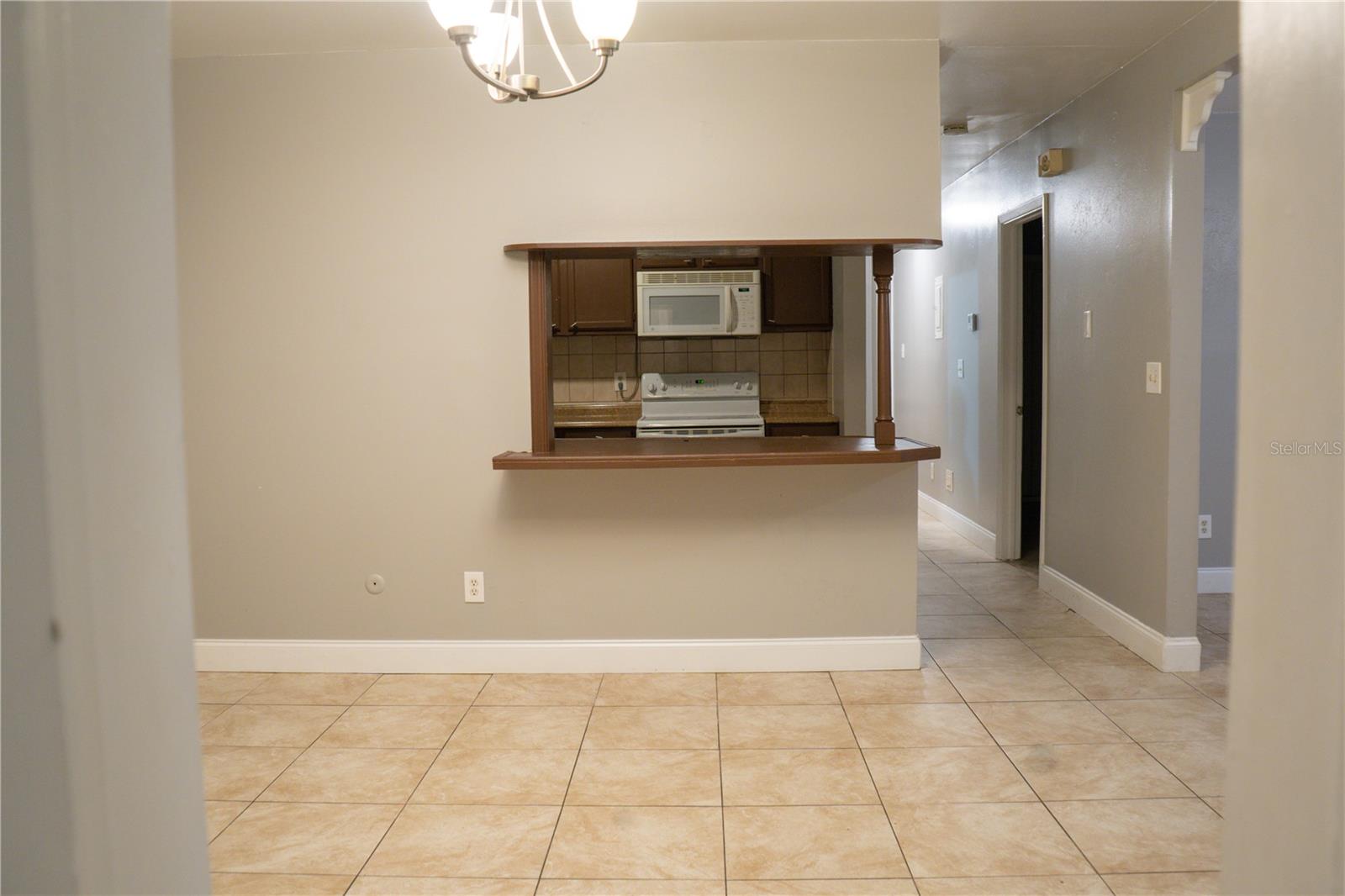 Dining/Breakfast bar