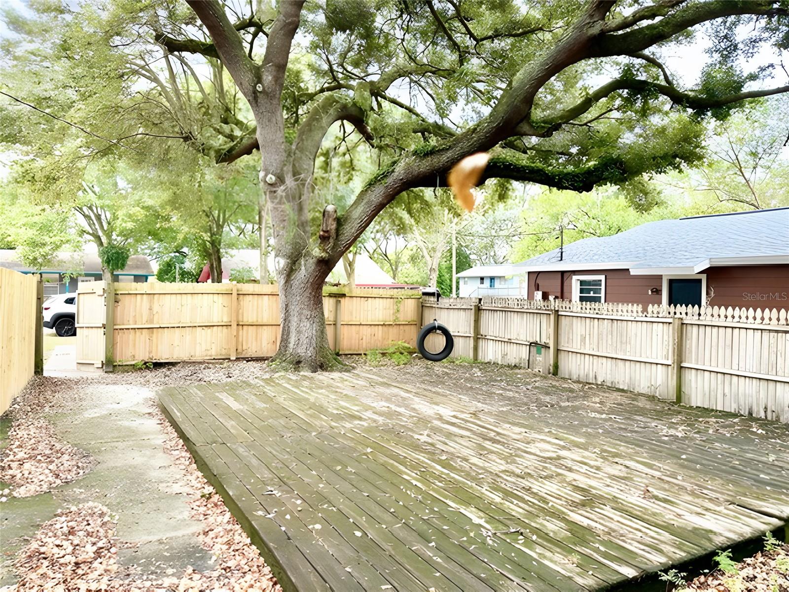 Courtyard/deck