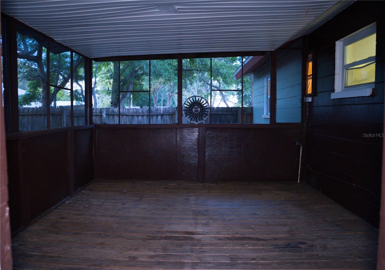 Screen Deck