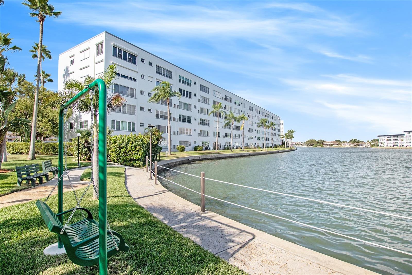 Beautiful waterfront grounds in Town Shores!