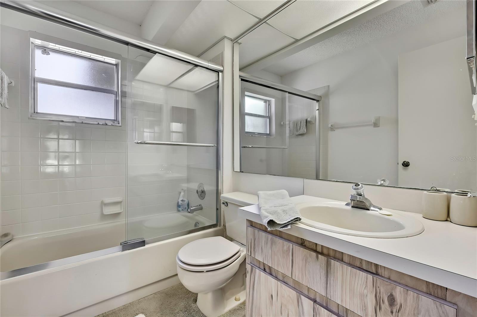 Primary en-suite