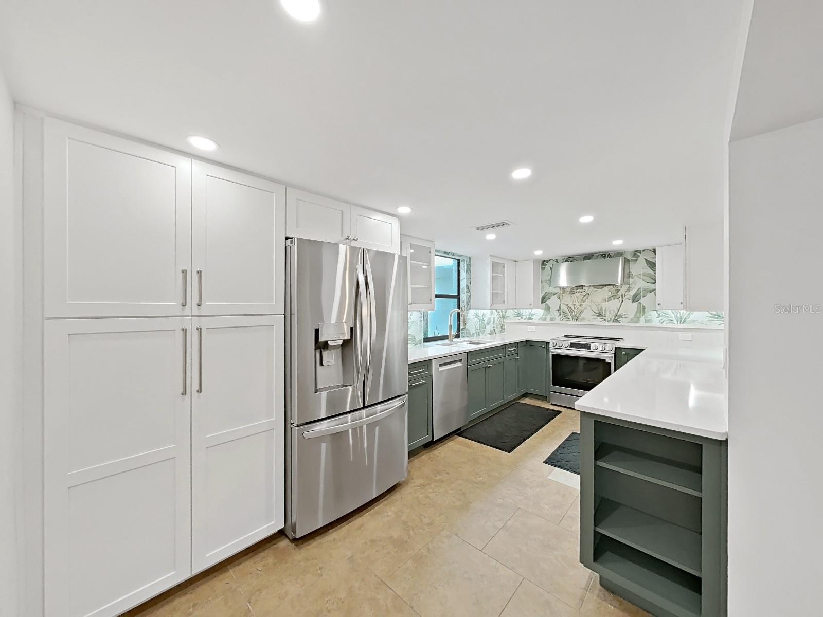 Beautiful and fully remodeled in 2024, BRAND NEW Kitchen!