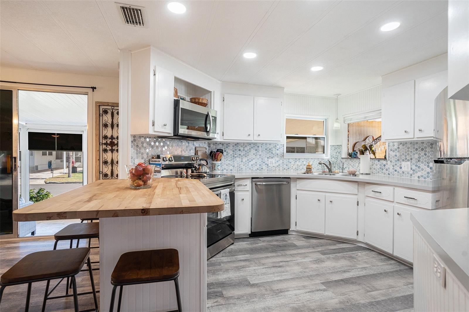 2133 Oahu Drive, Holiday FL 34691 - Lake Conley - Kitchen