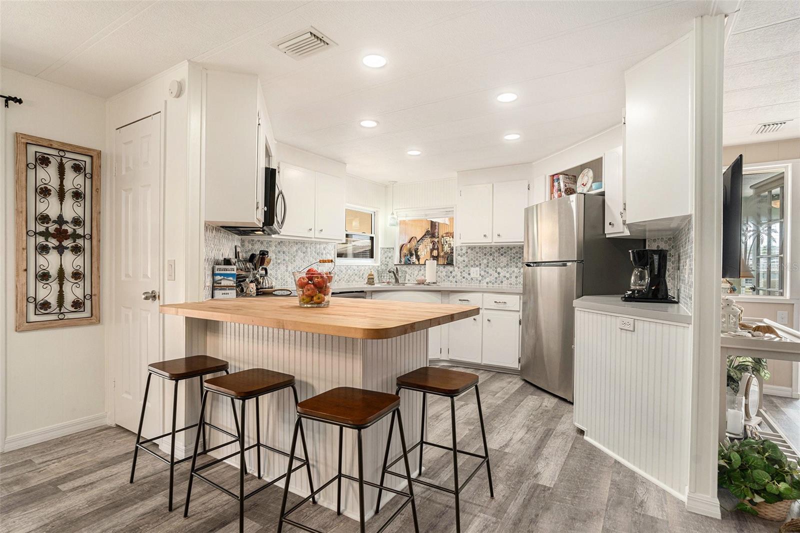 2133 Oahu Drive, Holiday FL 34691 - Lake Conley - Kitchen