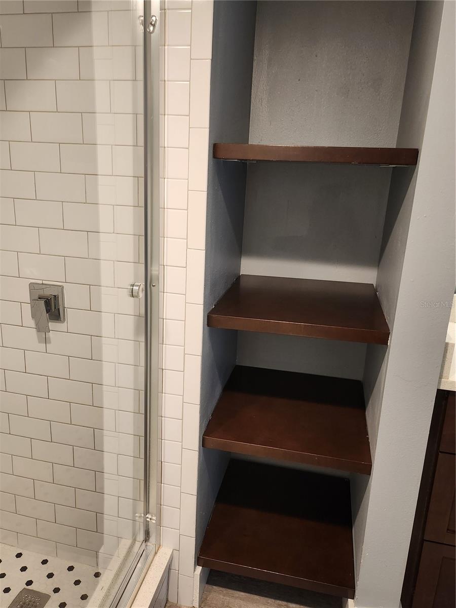 Shelving unit in 2nd Bathroom