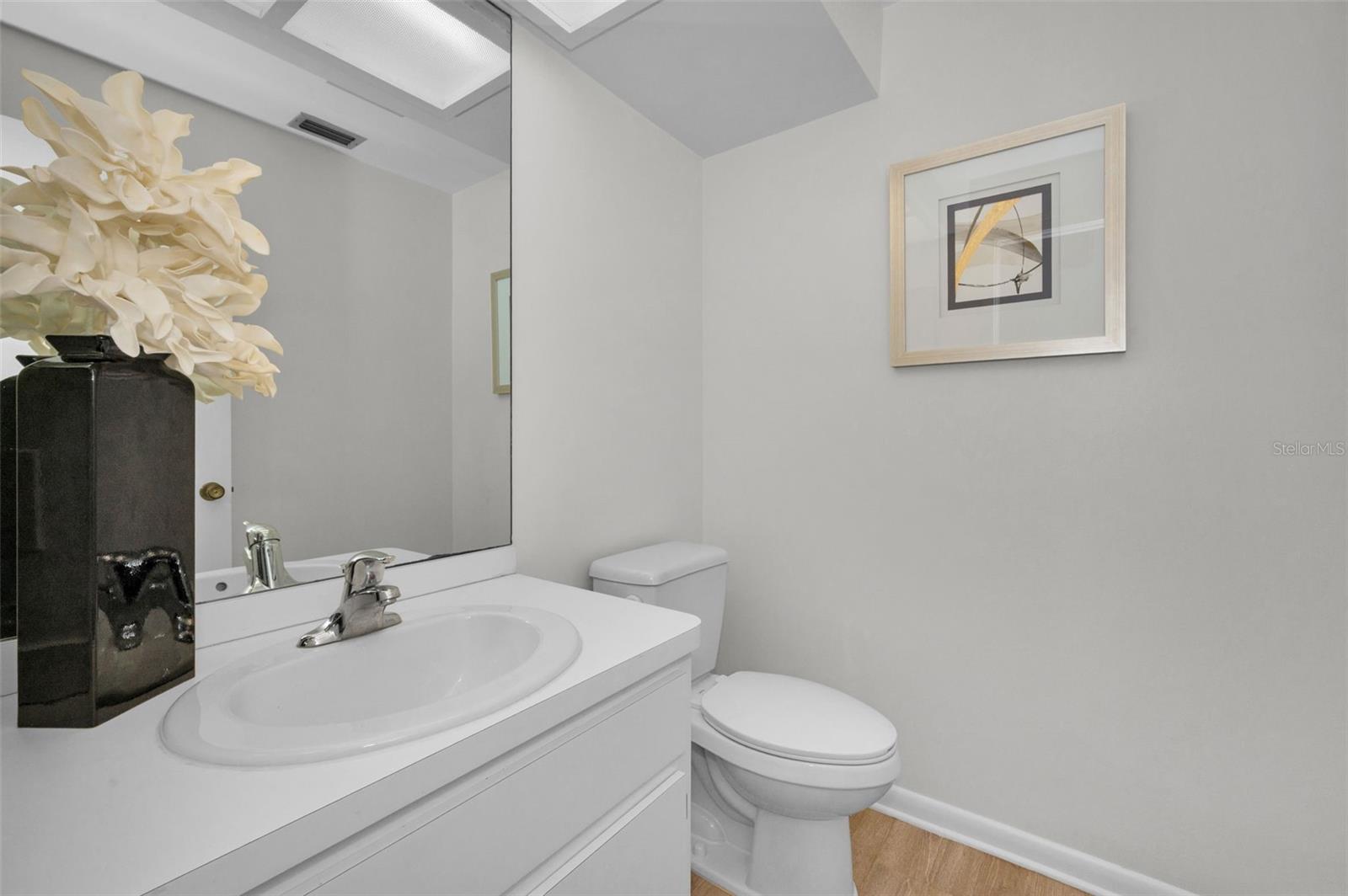 Half bath/powder room