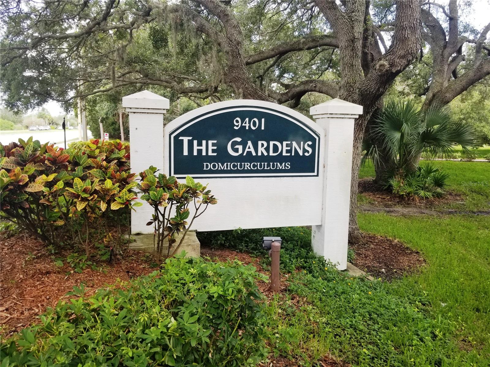 Entrance into The Gardens from Park Blvd.