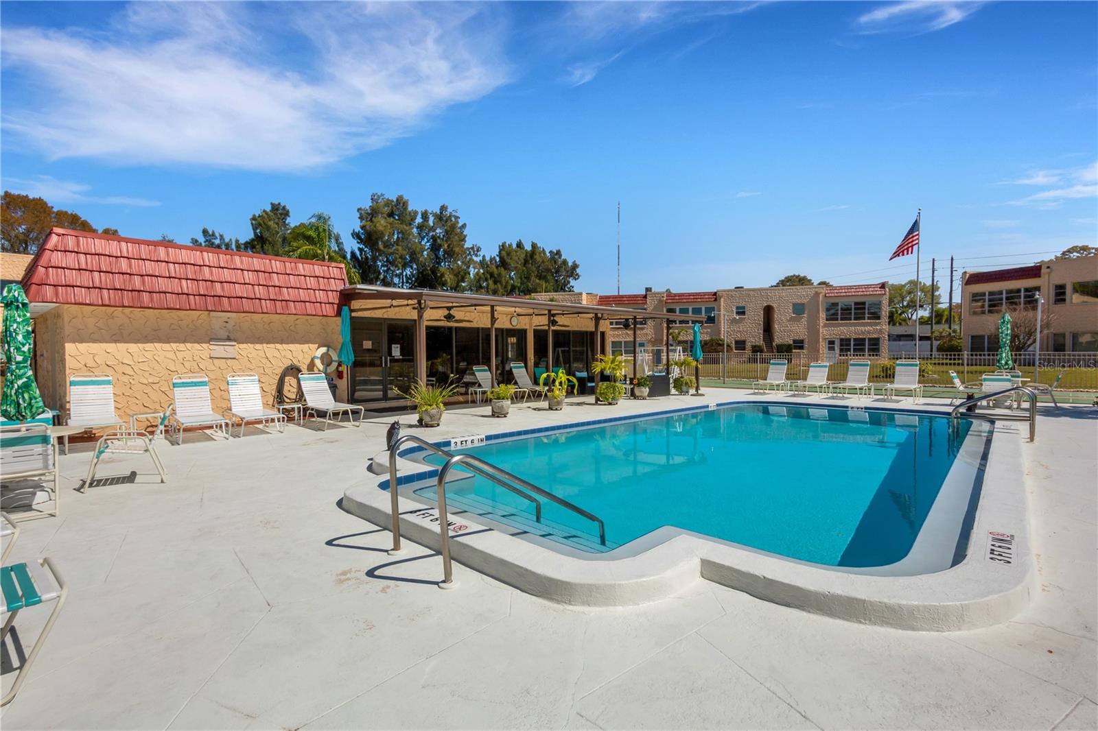 Pool/Clubhouse
