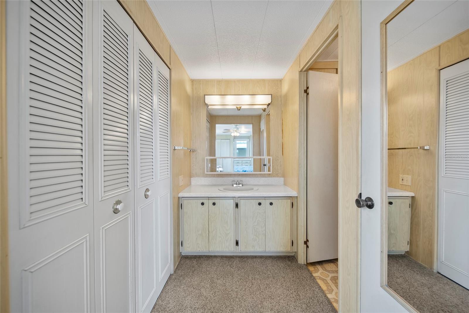 MAIN BATH W/CLOSET