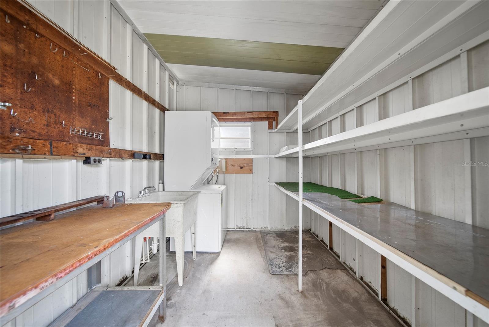 SHED WITH NEWER WASHER & DRYER