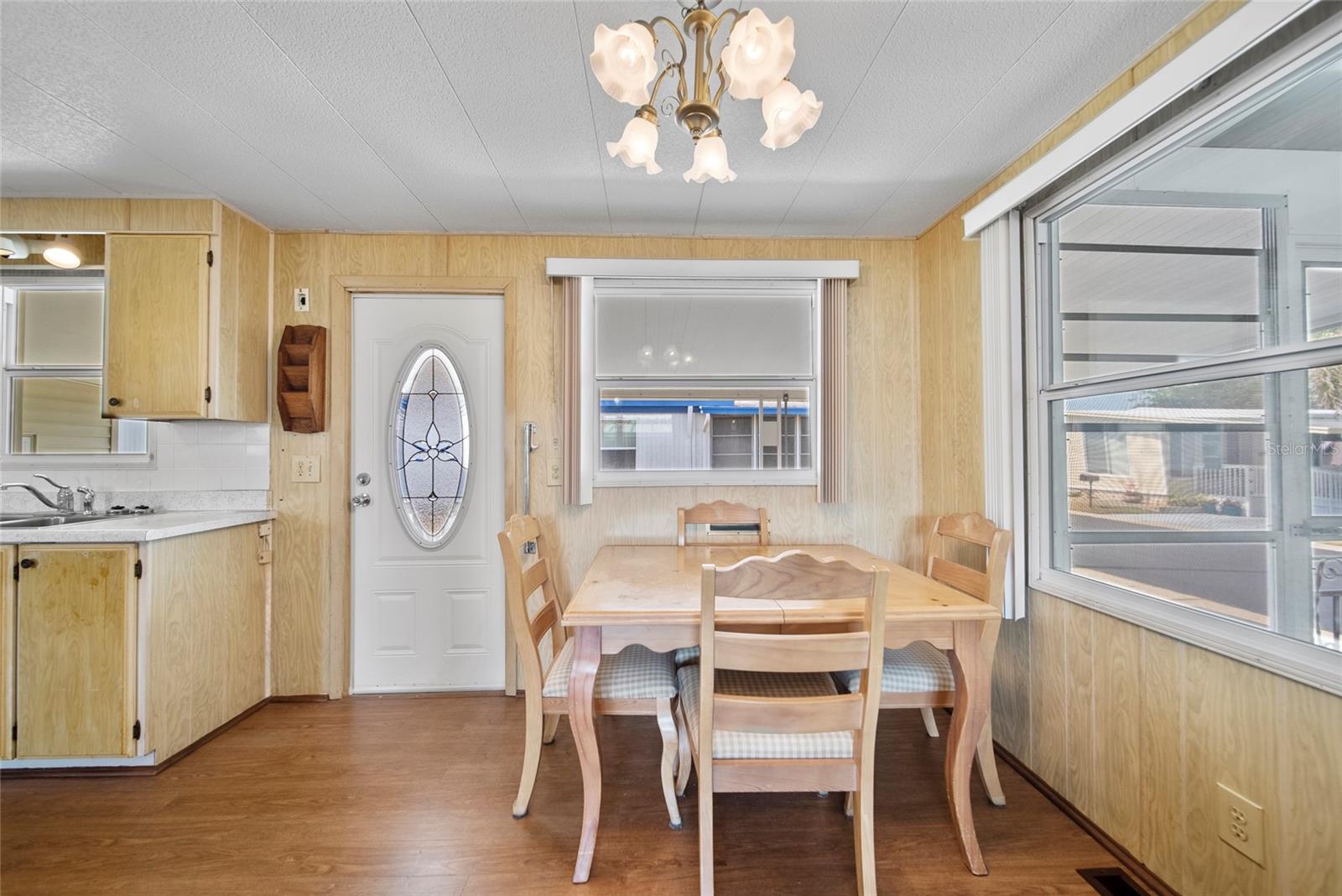 ENTRANCE DINING AREA