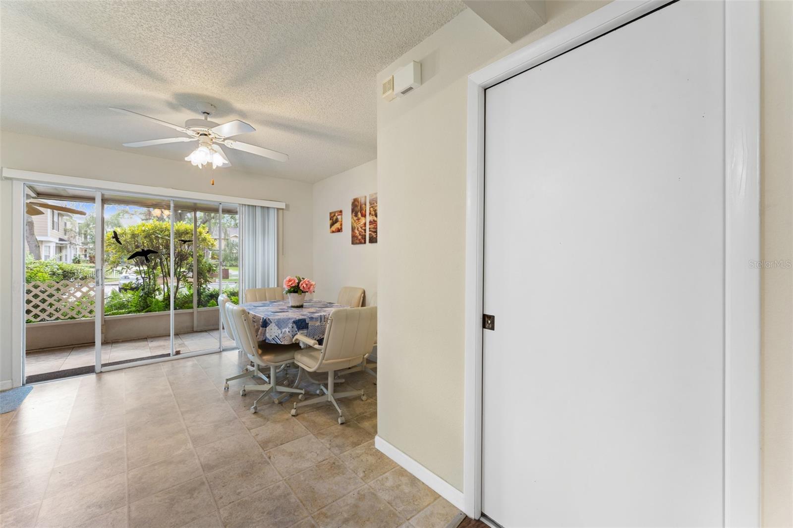 Convenient downstairs 1/2 bath