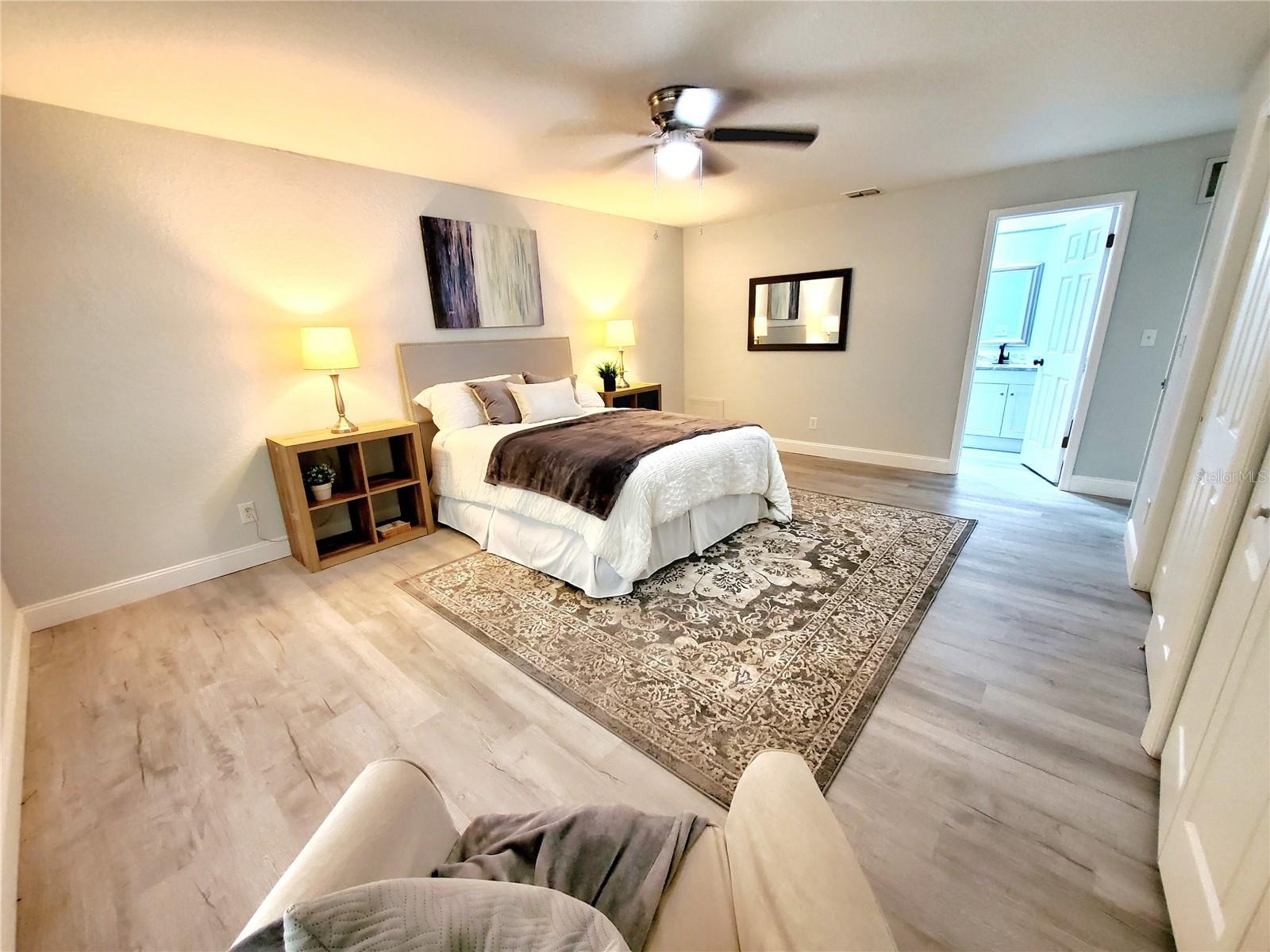 LARGE BEDROOM