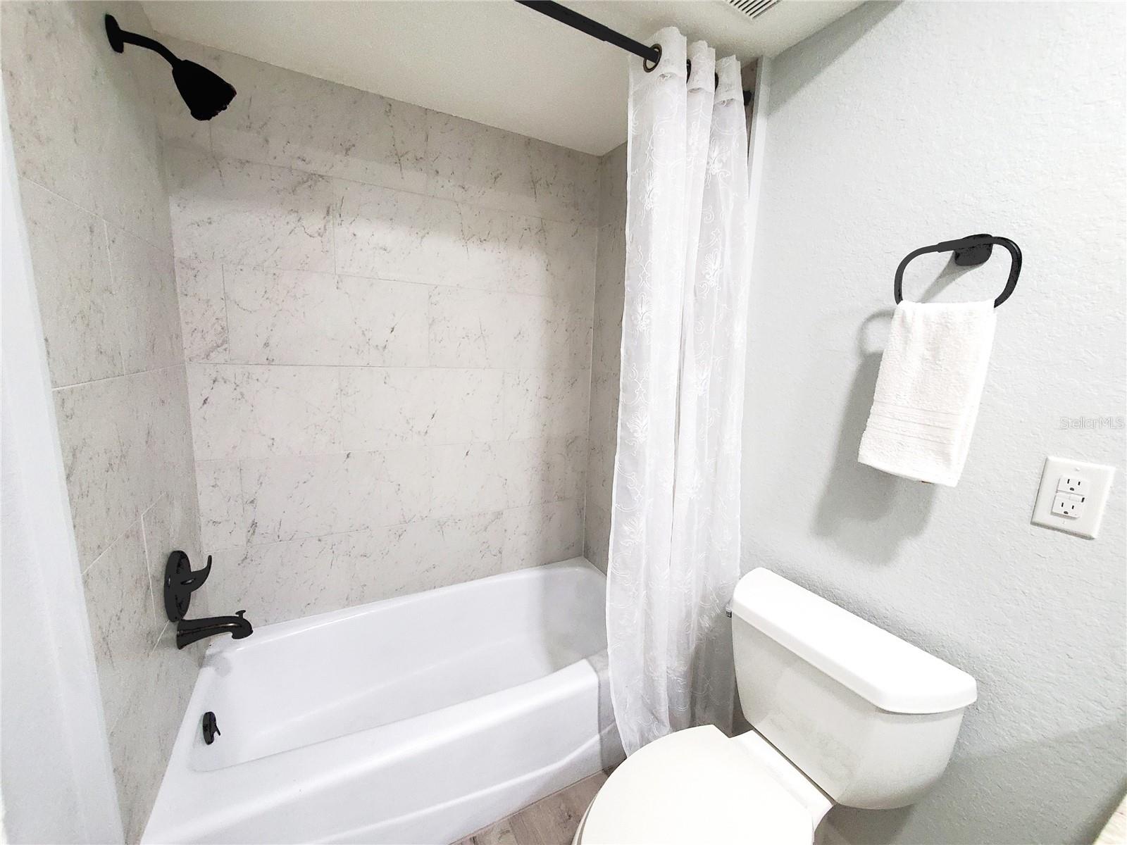 SHOWER & TUB