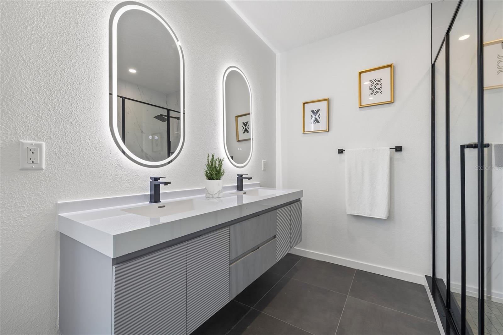 Primary en-suite with luxurious customizations.