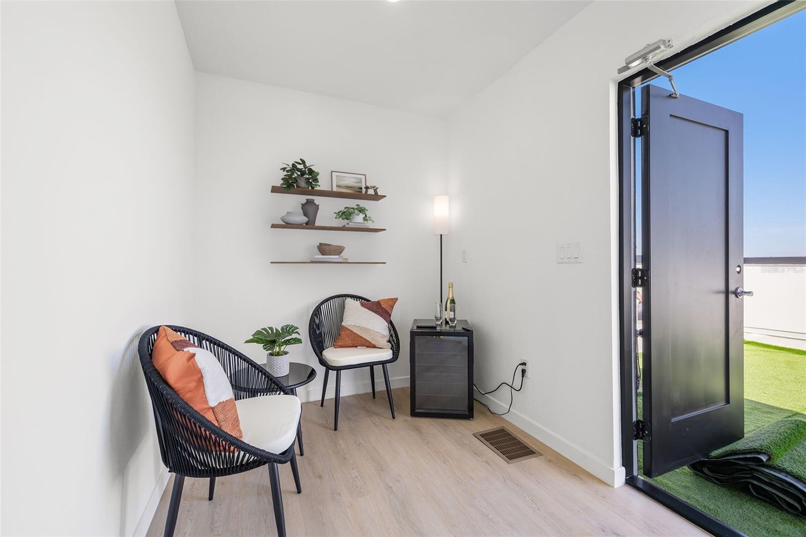 Additional space at the rooftop entrance to store your pillows or an added bistro space.