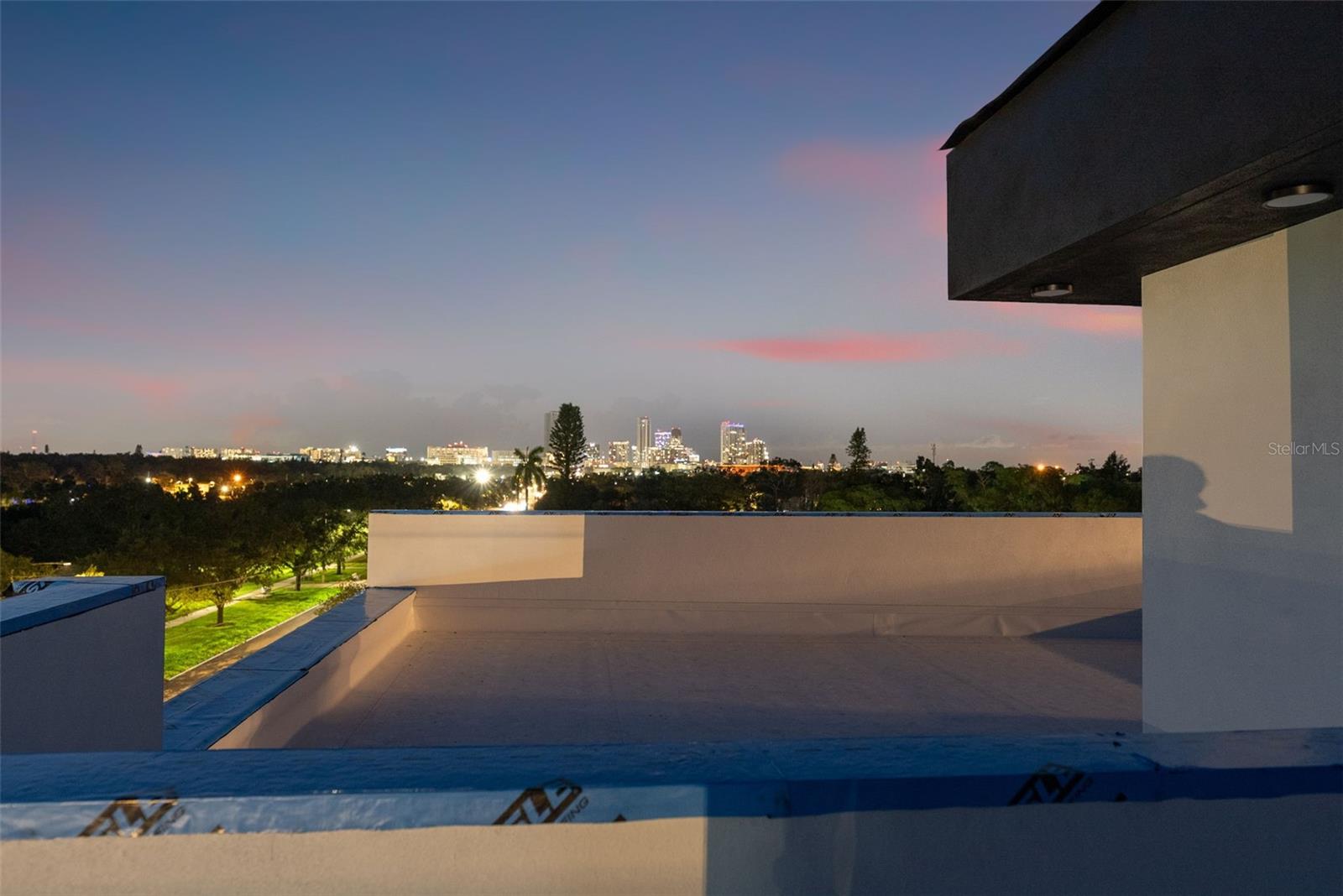 Almost 1,000sqft rooftop terraces with stunning views of Downtown St Petersburg!