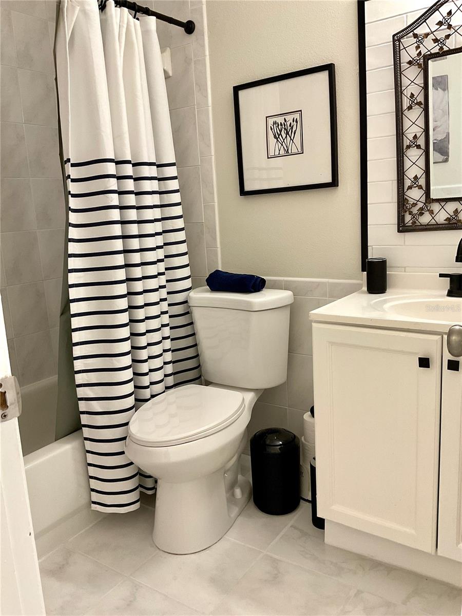 16-Bathroom entry from hallway