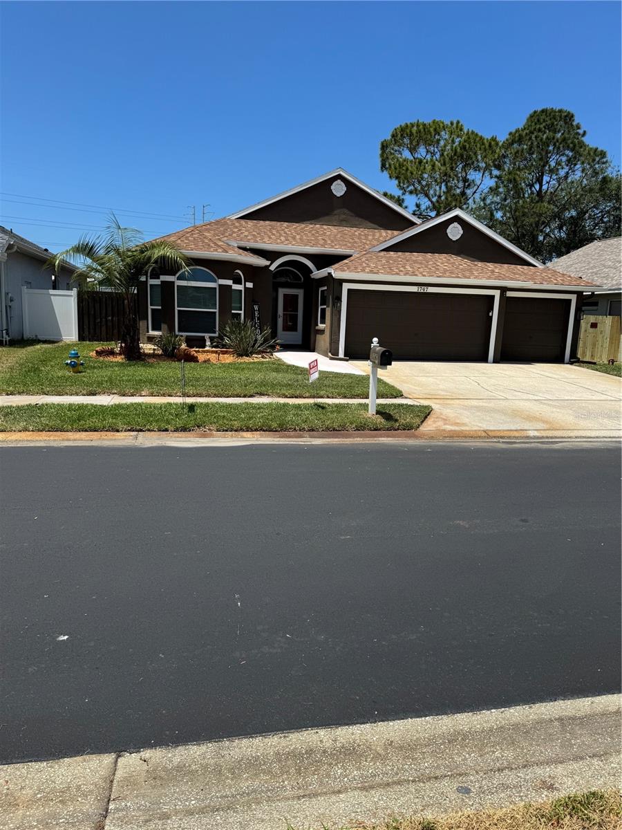4 bdrm,2bth,3 car