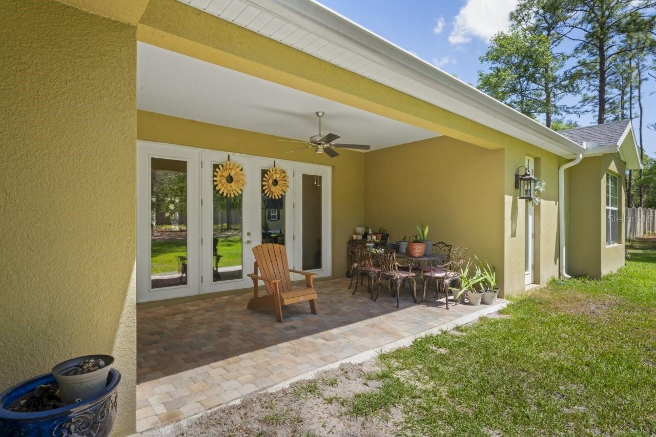 patio with pavers