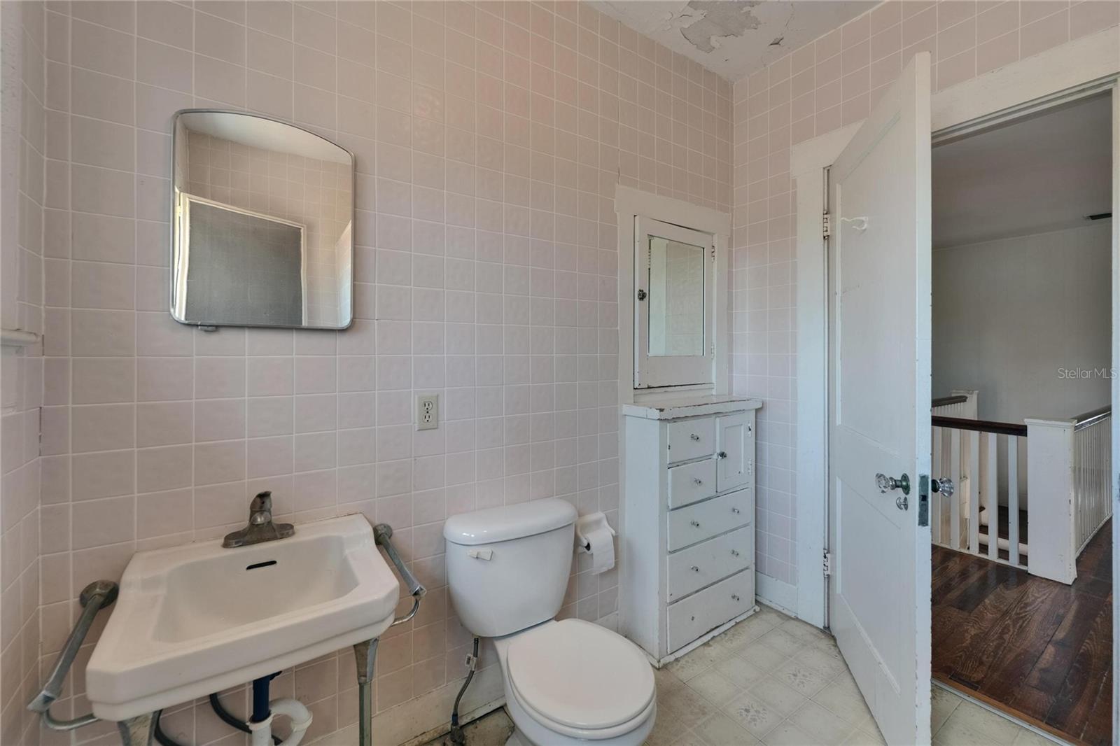 Upstairs Hall Bath