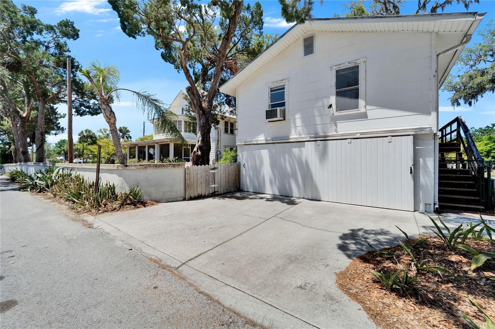 Garage/Accessory Dwelling & Driveway