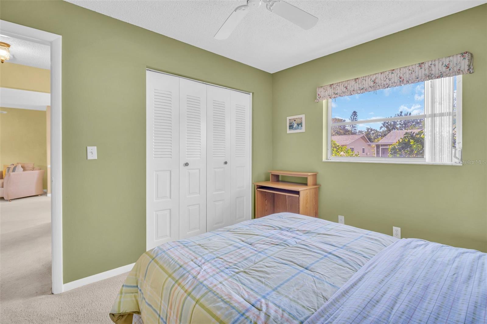 Could be the perfect office space or craft room, & great closet space for storage~