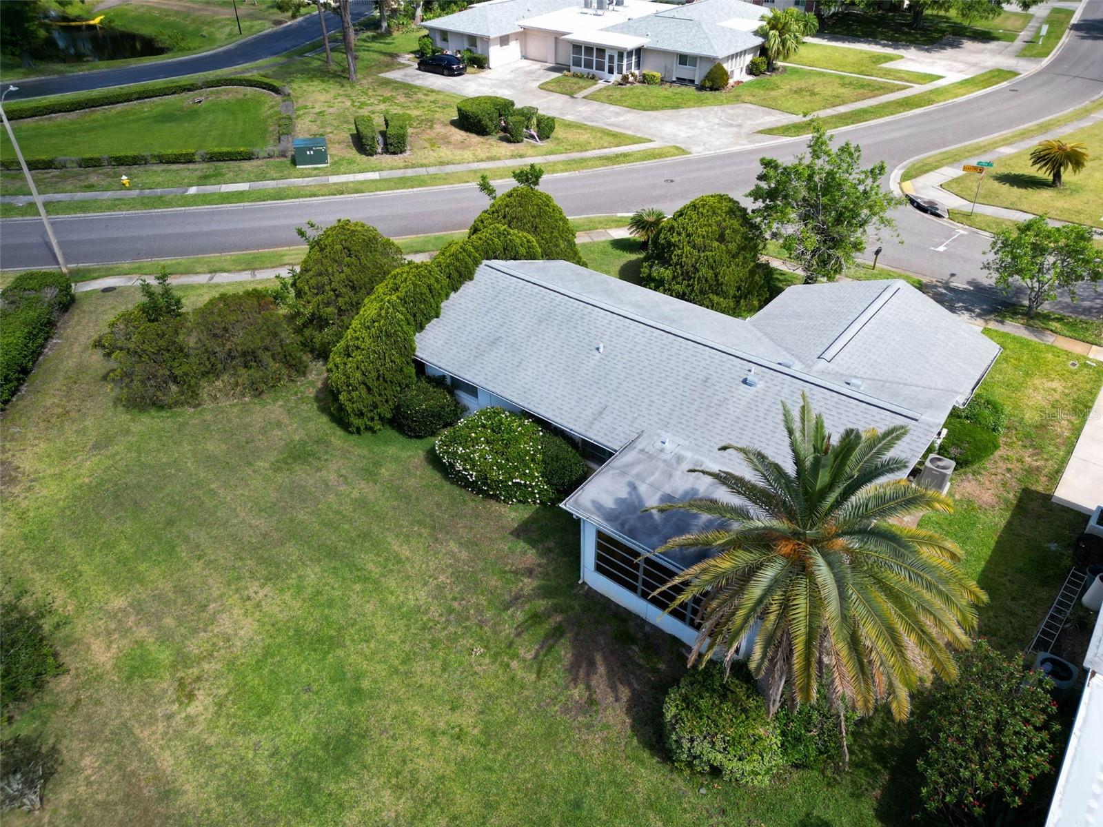 Green landscaping & plenty of privacy~