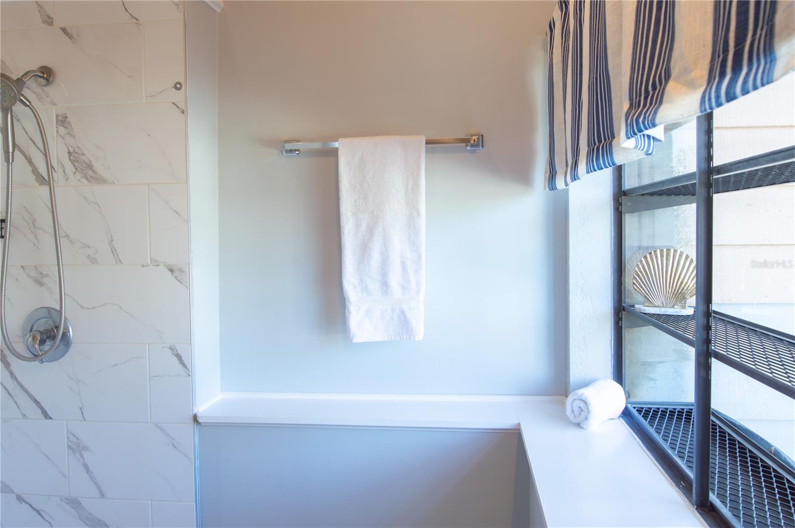 GARDEN WINDOW IN THE PRIMARY BATHROOM LETS THE SUNSHINE IN.