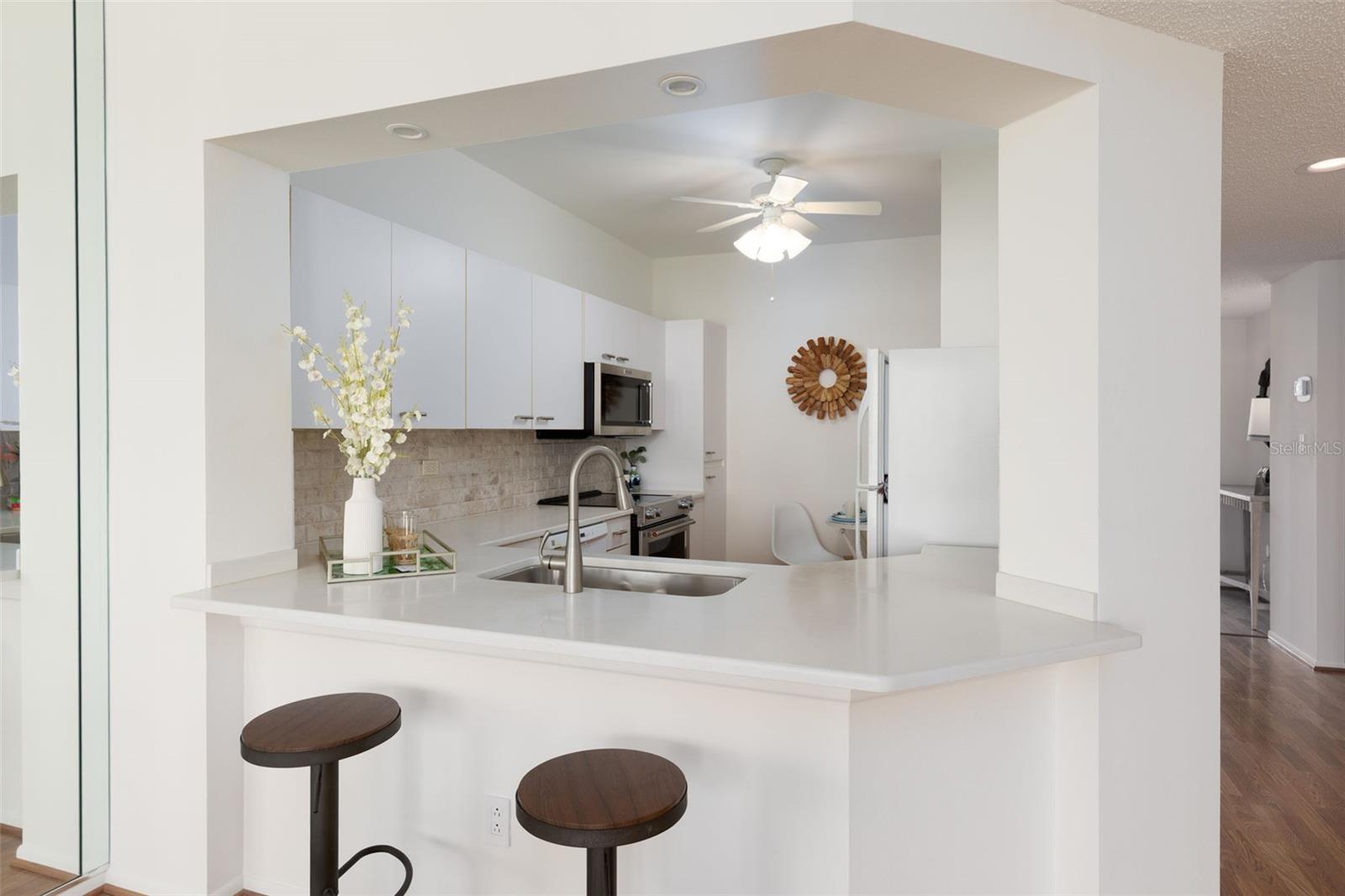 Breakfast Bar, Kitchen
