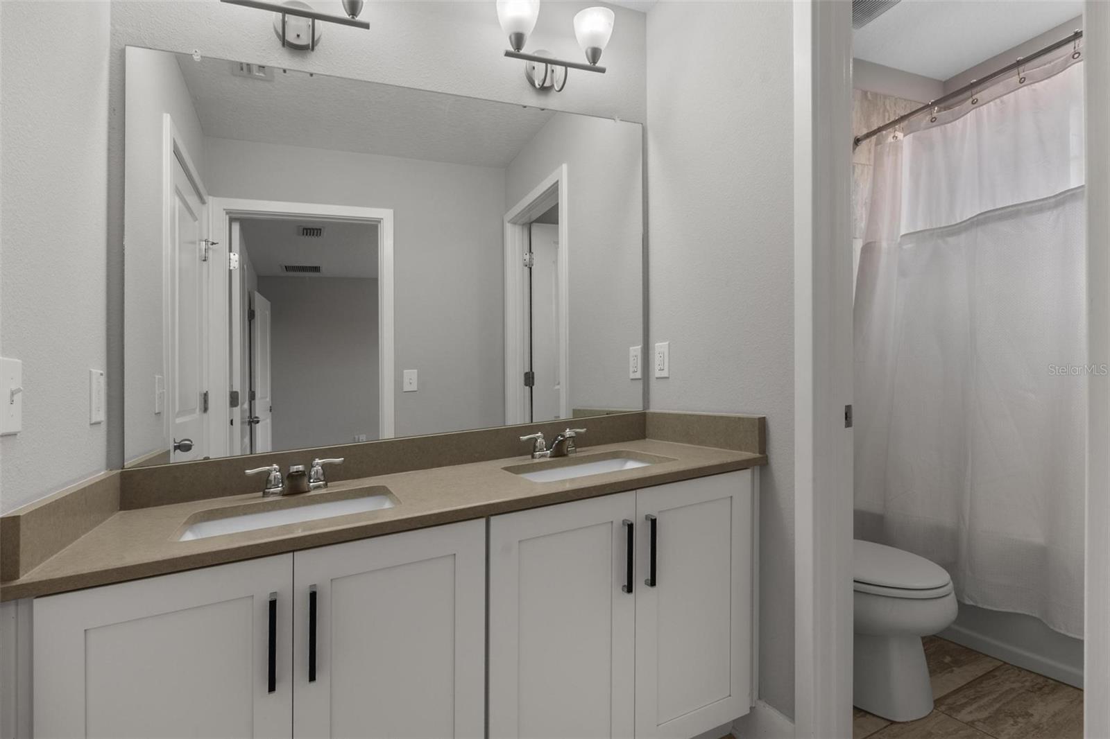Guest adjoining bathroom