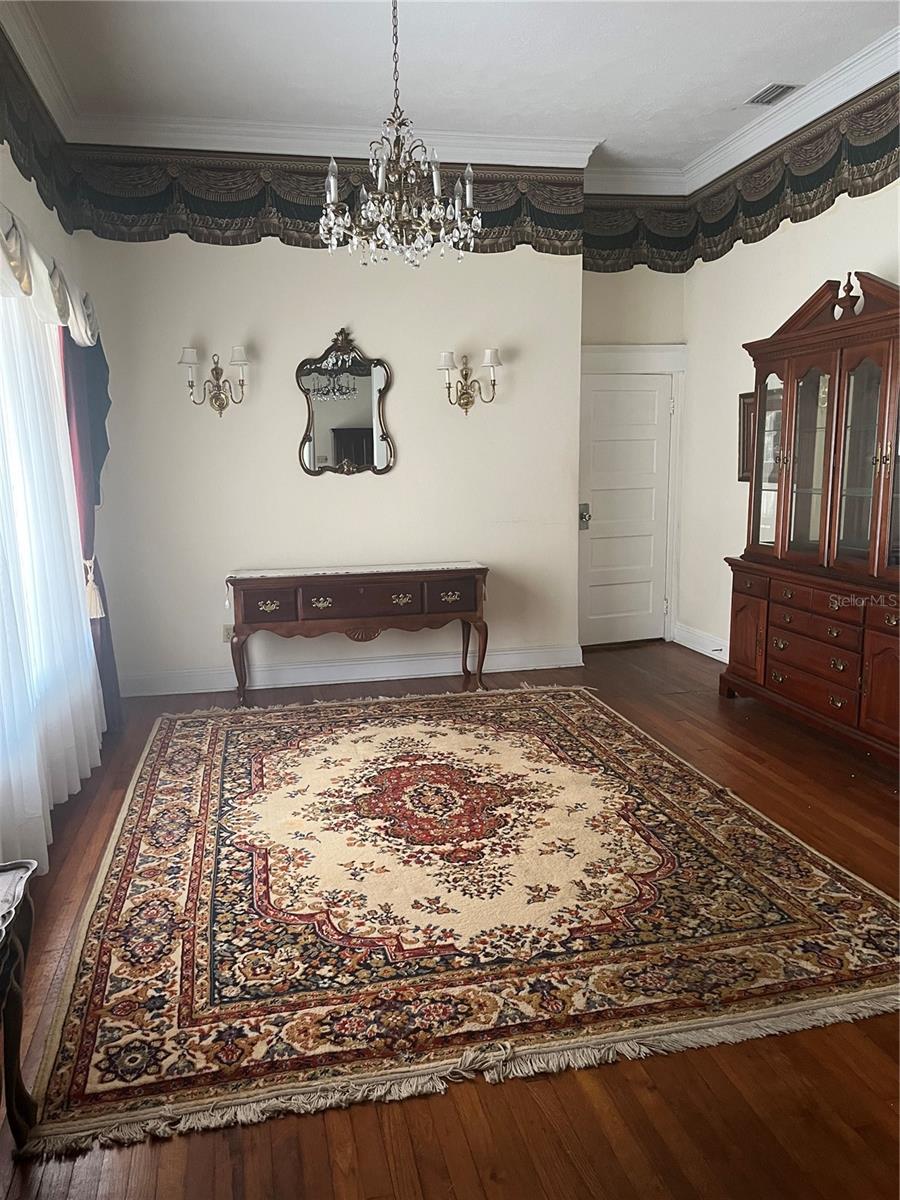 Formal Dining