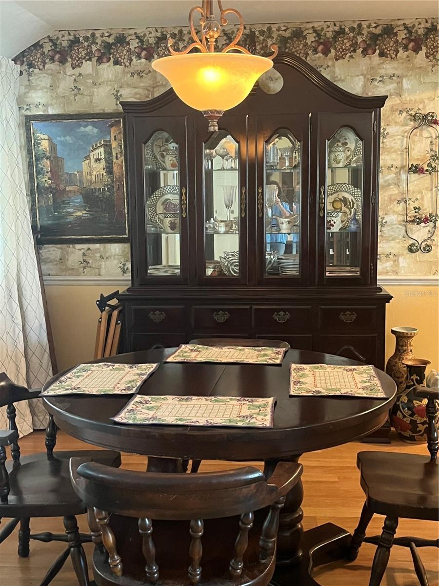Eat-in kitchen