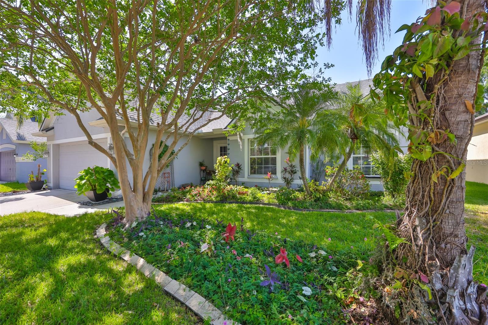Nicely landscaped out front as well!