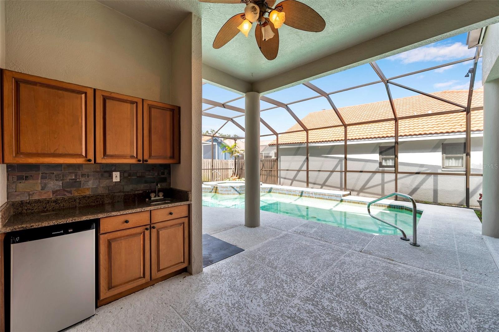 Outdoor kitchen area