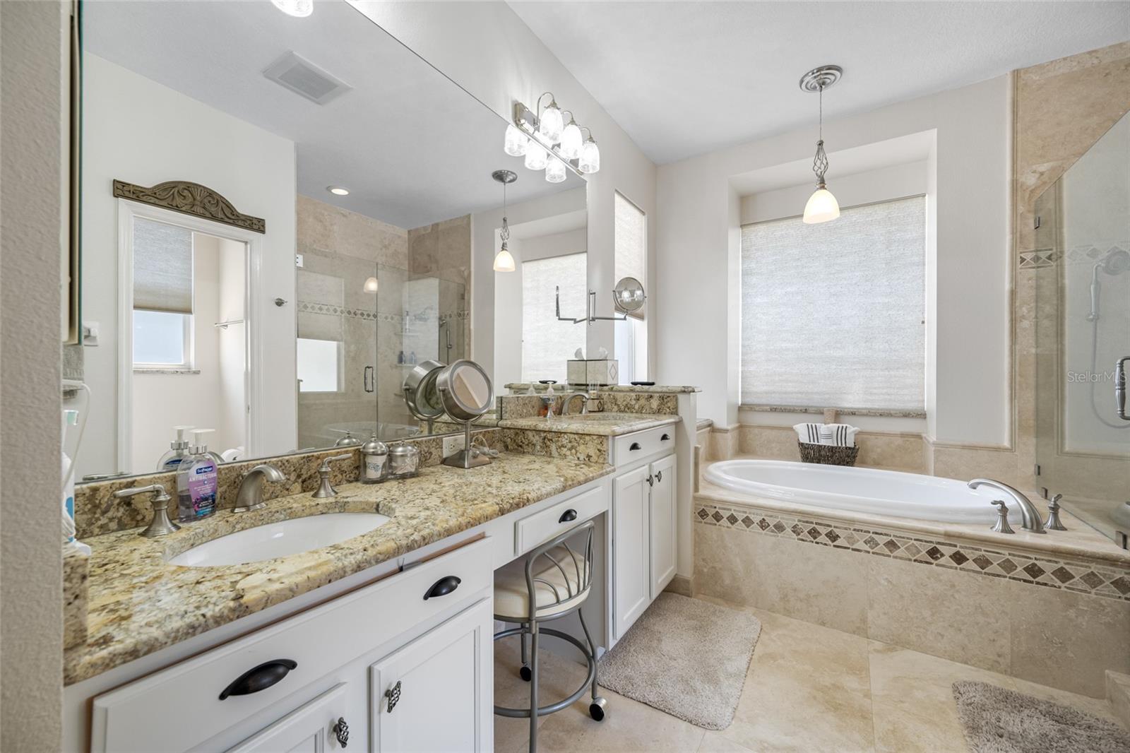 Primary en-suite bathroom