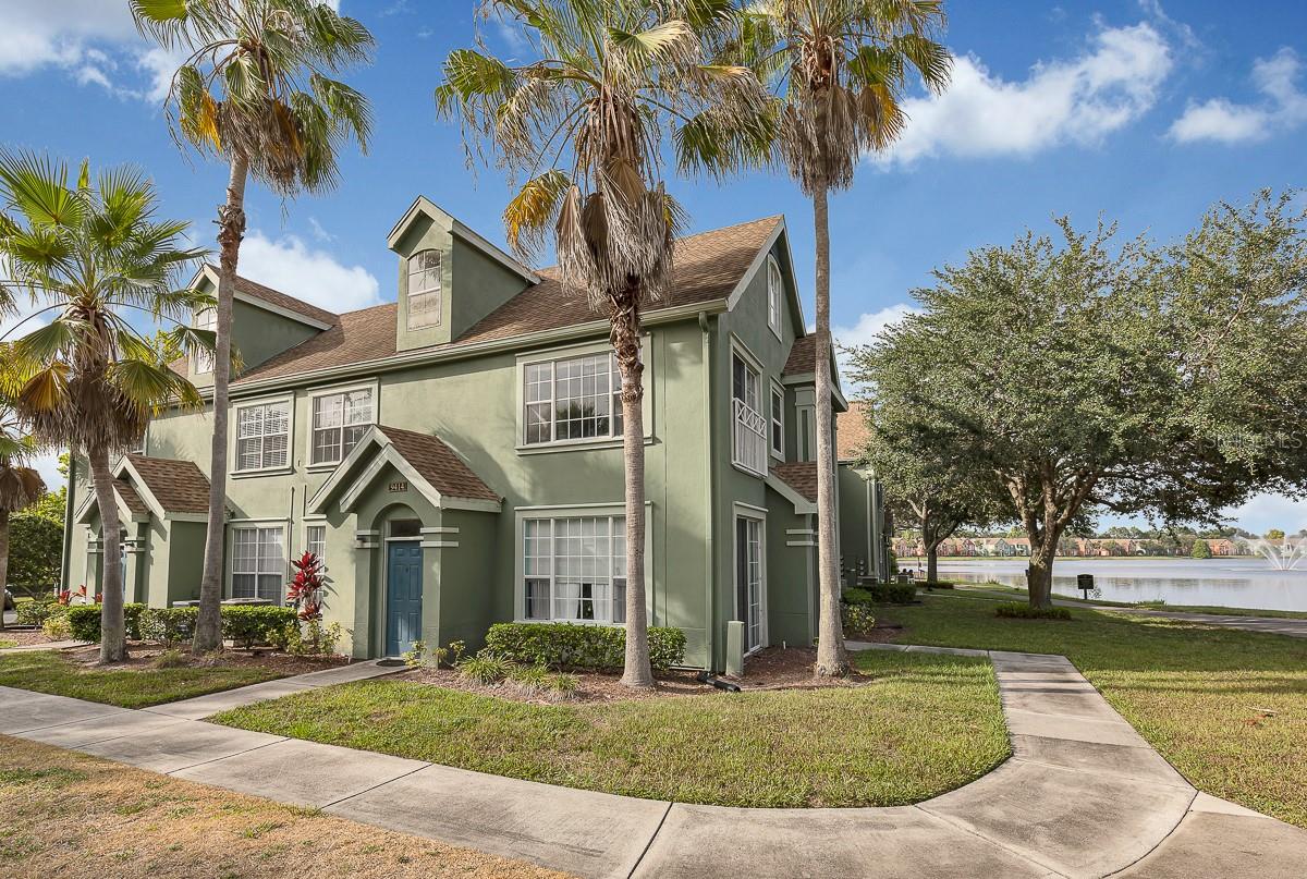 Nice Corner Unit close to the Clubhouse and entrance, Lakeview