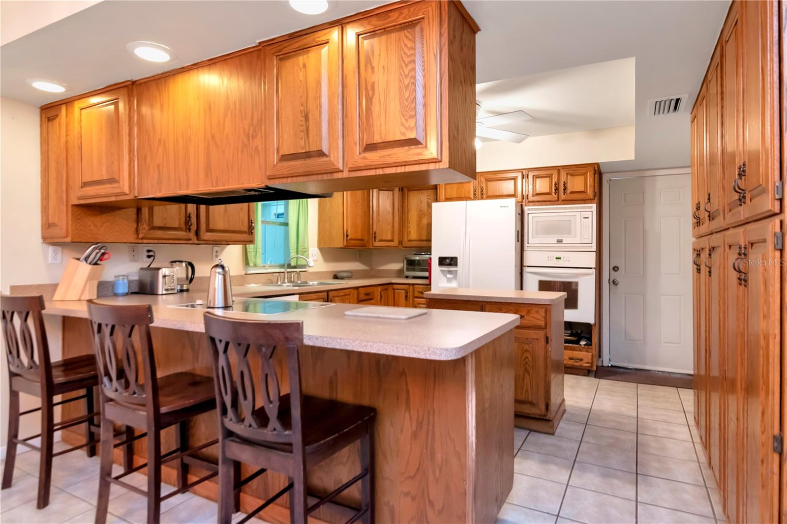 Kitchen Breakfast Bar