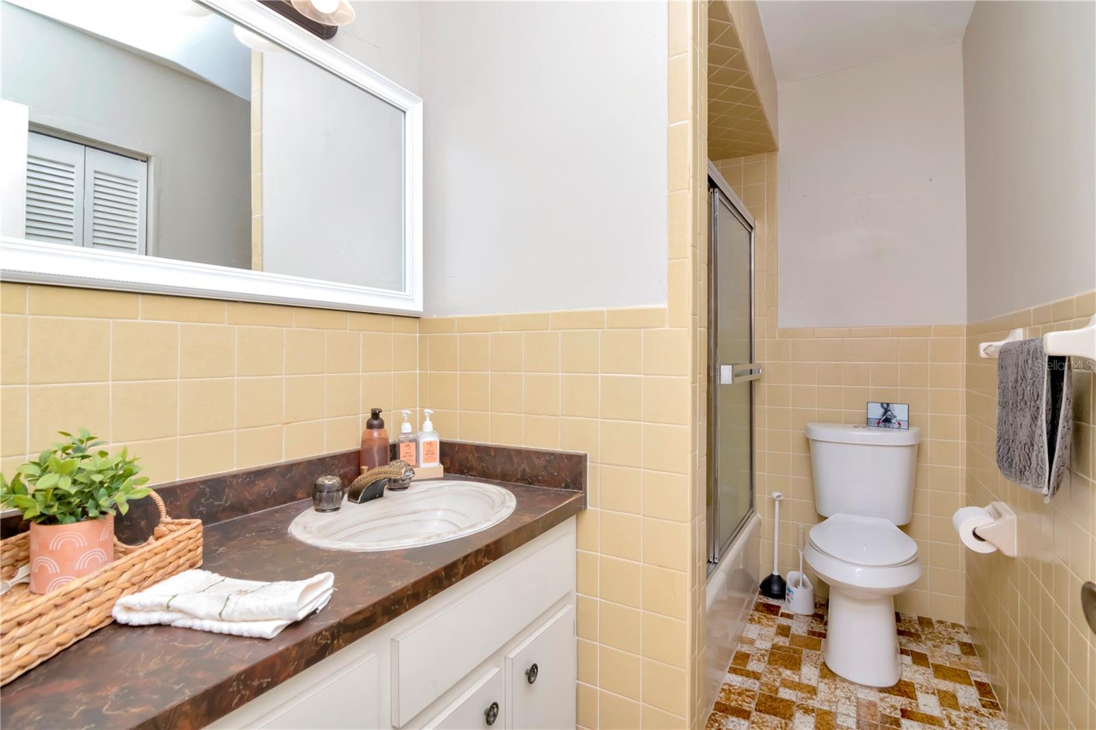 4th Bath in Hall