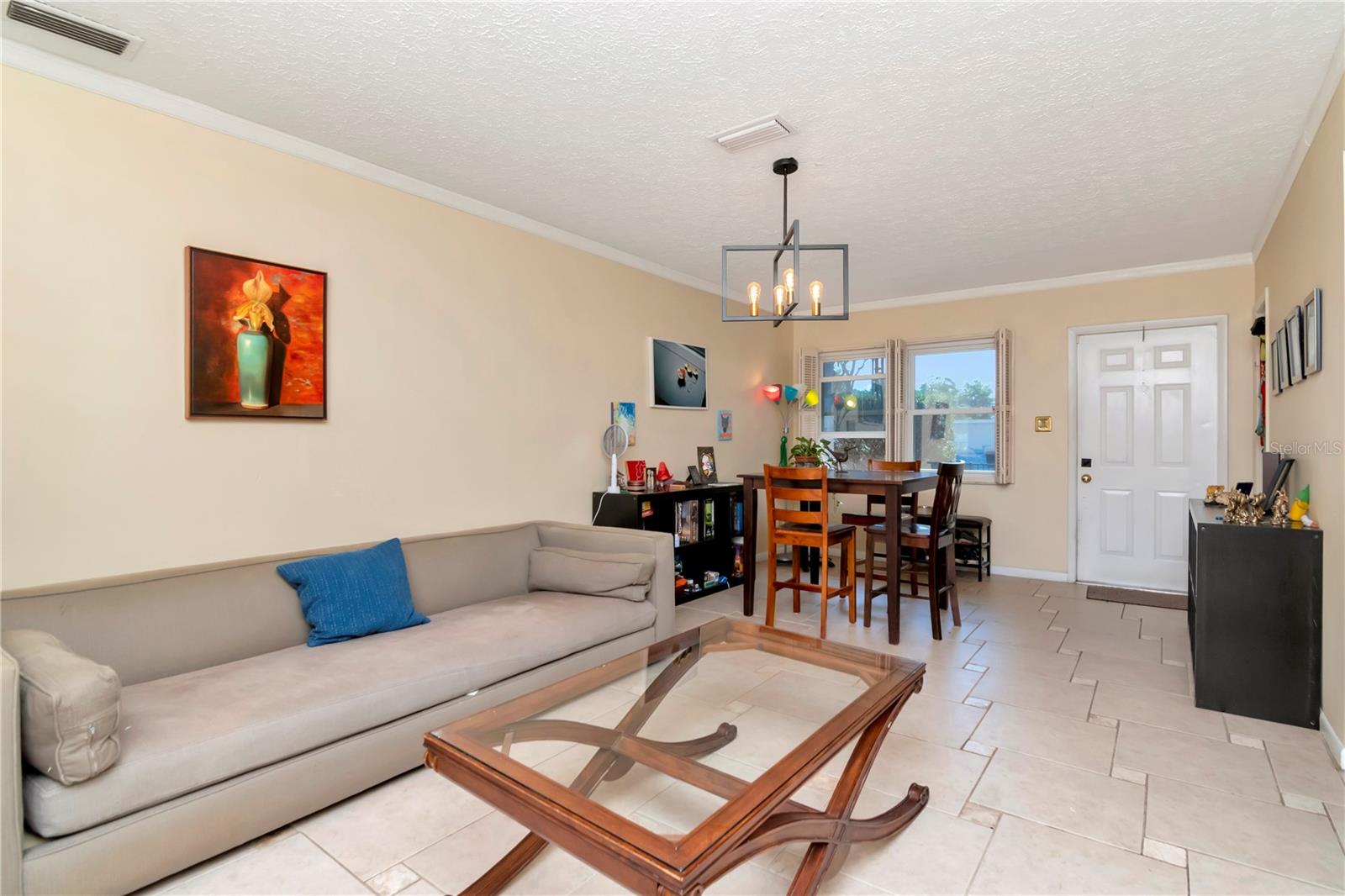 Living Room to front