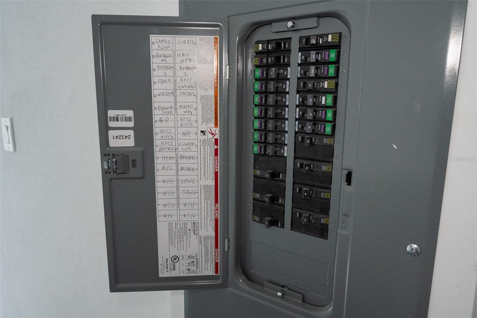 TB8381473