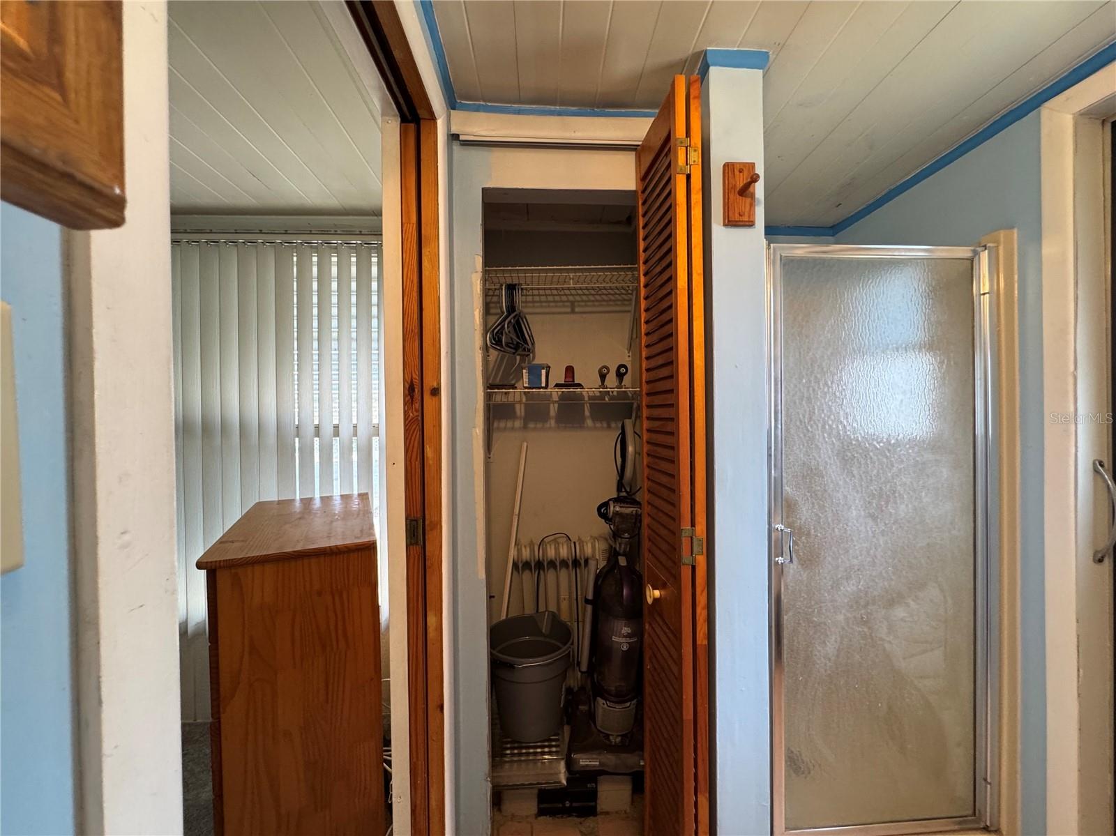 2nd Bath Shower & open closet